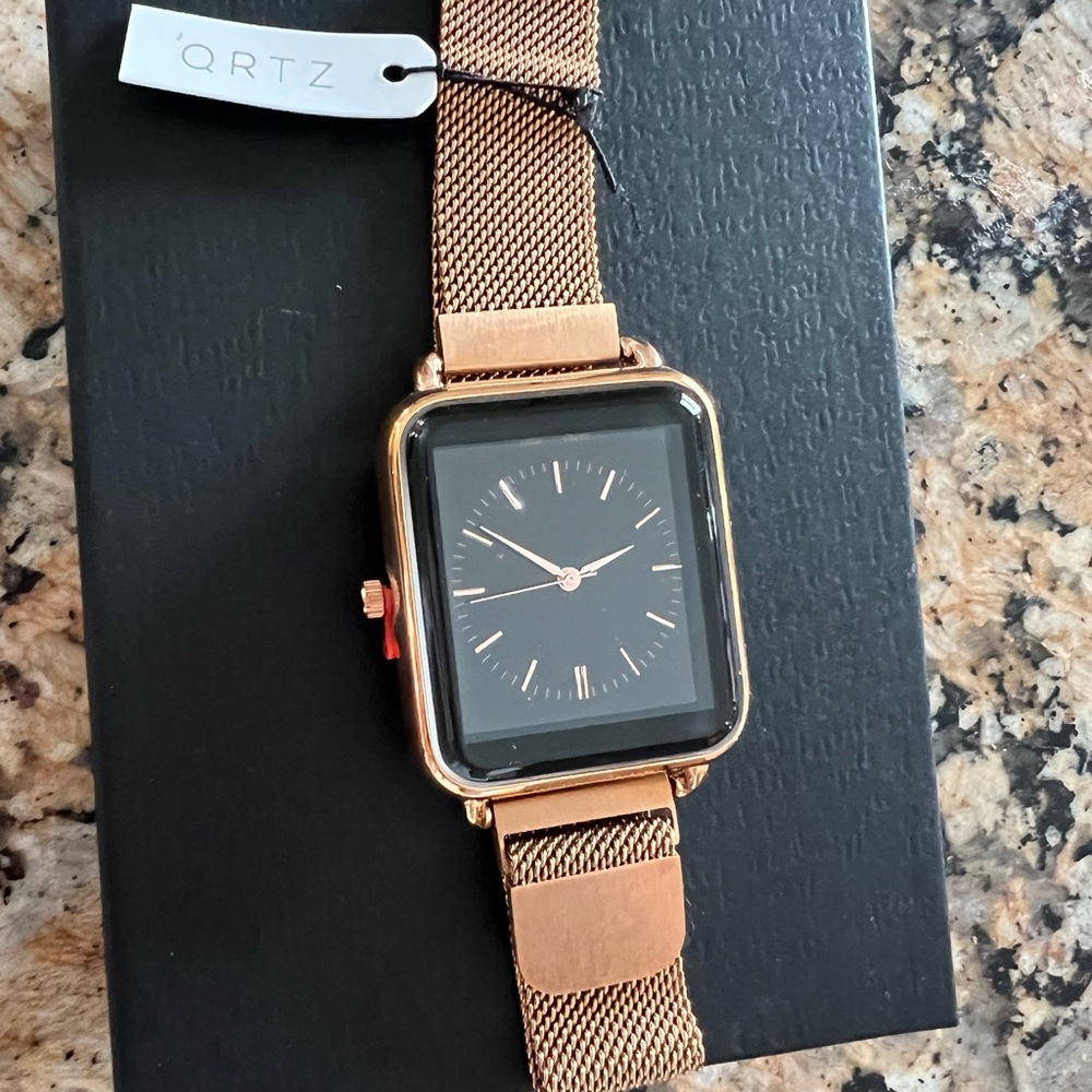 QRTZ Rose Gold Adjustable Mesh Strap Watch, Black Face – NWT